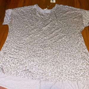 Gray Leopard Tee 🤍🖤